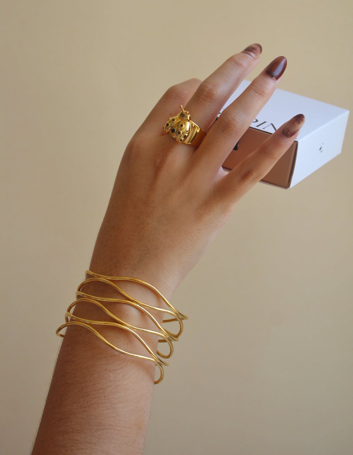 WAVY LINES CUFF