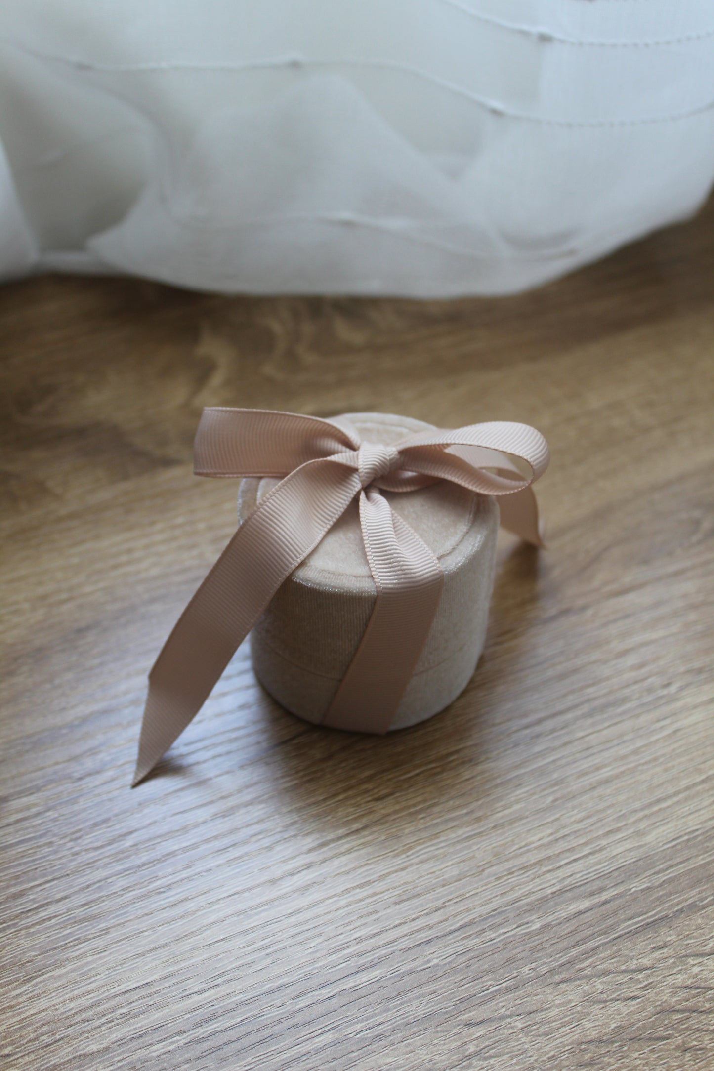 CAJA PREMIUM REDONDA CON LAZO