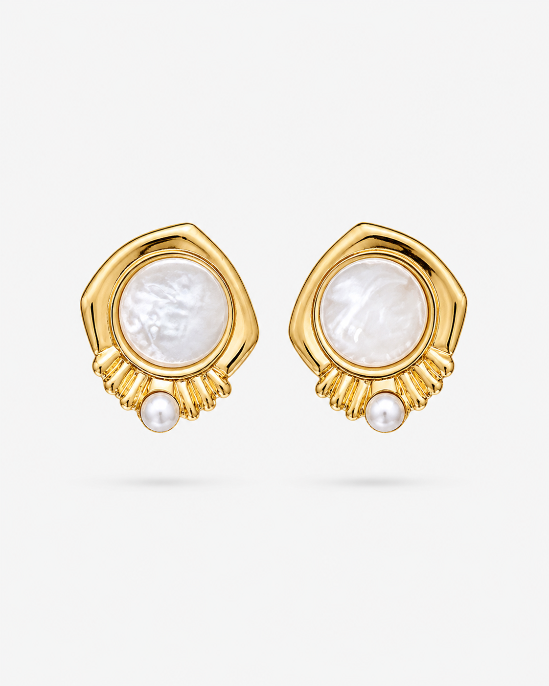 AURELIA PEARL STUDS