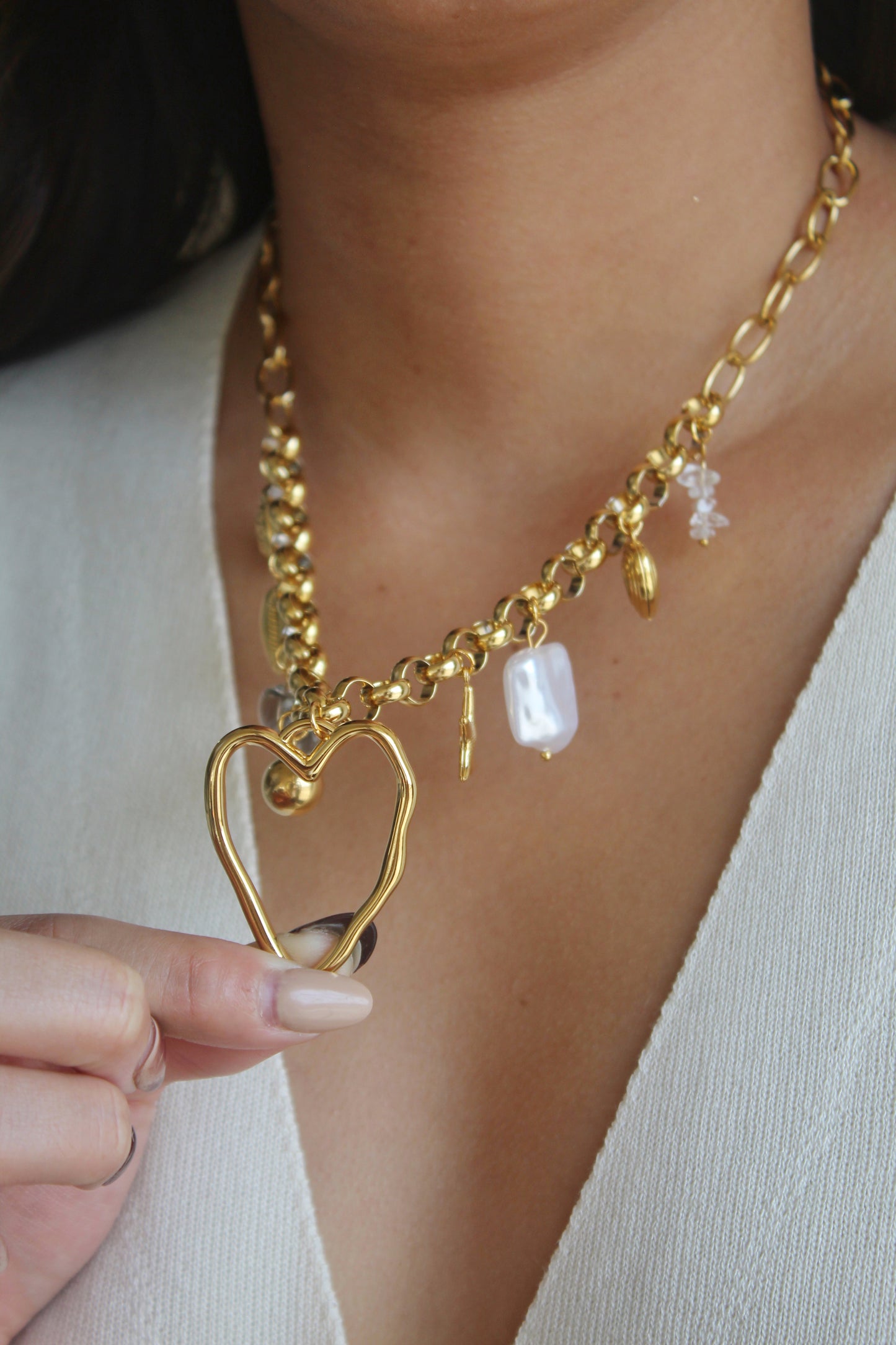 LOVELY CHARM NECKLACE